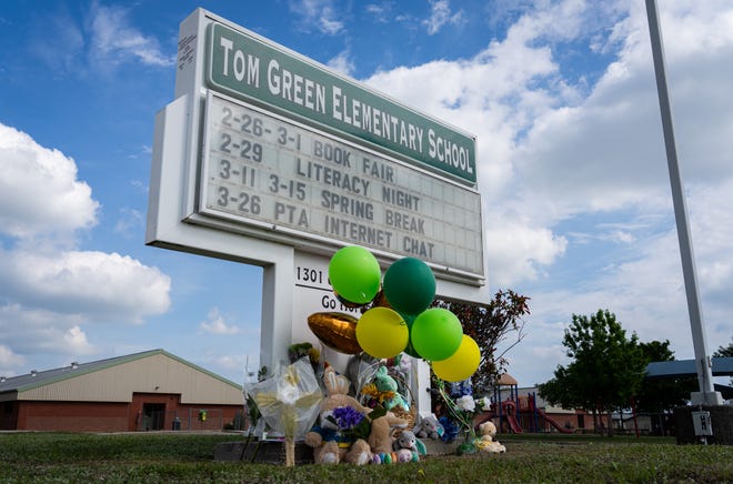 A memorial stands at Tom Green Elementary School in Buda, Texas, Match 23, 2023 after a class was involved in a bus crash that left one student dead the day before.